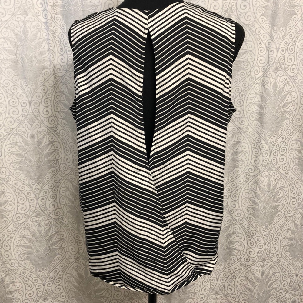 Banana Republic Open Back Black & White Top - Picture 3 of 8
